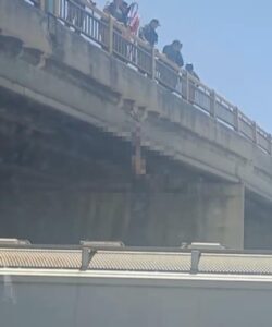 Investigan muerte de hombre en puente capitalino