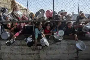 Denuncian desaparición de niños en Gaza durante entrega de ayuda humanitaria