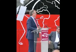 México califica de injusta la medida y negocia con EE.UU. los aranceles del 30 %