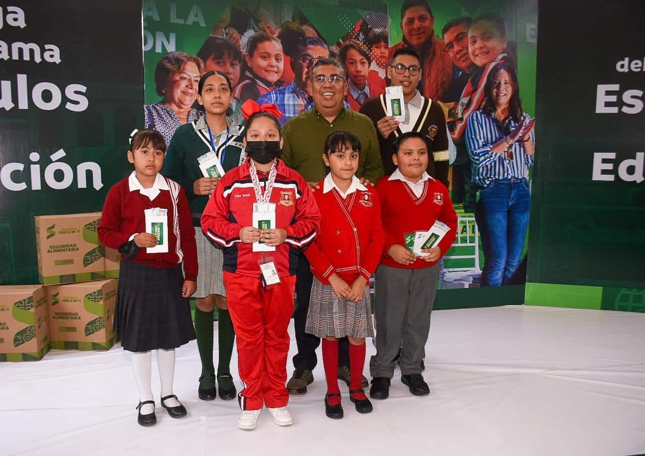 Juan Manuel Navarro motiva el desempeño escolar con tercera entrega de "Estímulos a la Educación" navarro educación