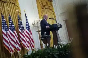 Un tribunal rechaza el intento de Trump de eliminar la ciudadanía por nacimiento
