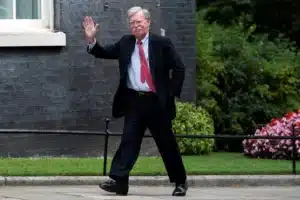 El FBI registra la casa de John Bolton, exasesor de seguridad nacional de Trump
