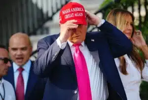 Trump reajusta su guerra comercial: menos aranceles, nuevos ganadores y perdedores ( aquí la lista de los porcentajes)