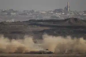 Un ataque aéreo israelí a un hospital del sur de Gaza mata a 19 personas, según el hospital
