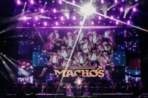 Banda Machos y Mi Banda El Mexicano ponen a bailar a la FENAPO