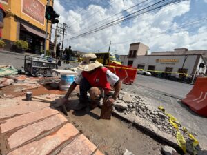 Programa “Por Buen Camino” realiza trabajos de bacheo en el Centro Histórico de San Luis Capital