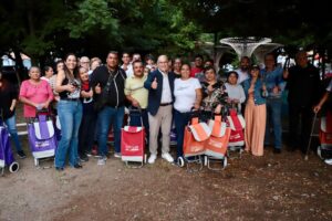 Alcalde Enrique Galindo lleva Capital al 100  a la colonia Terremoto con más seguridad e iluminación