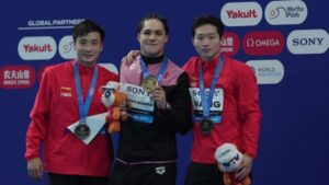 Mexicano Osmar Olvera supera a atletas chinos y gana el oro en el trampolín de 3 metros en Singapur