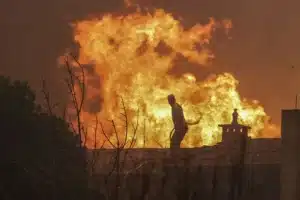 Dos grandes incendios se mantienen activos en Portugal
