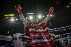 Boxeador mexicano Julio César Chávez Jr retoma su vida mientras espera juicio, afirma abogado