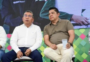 Ricardo Gallardo y Juan Manuel Navarro garantizan regreso a clases con zapatos y útiles gratuitos en Soledad