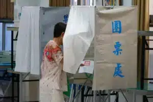 Taiwán acude a las urnas para decidir el reinicio de su planta nuclear y la revocatoria de legisladores pro-China