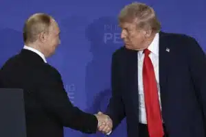 Zelenskyy se verá con Trump el lunes tras cumbre entre EEUU y Rusia que no logró frenar los combates