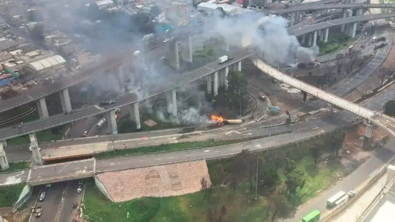 Explosión de pipa de gas paraliza la autopista México-Puebla; cierran ambos sentidos explosión