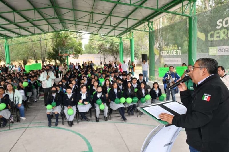 Alcalde entrega techado en telesecundaria 'Julián Carrillo' en Soledad navarro