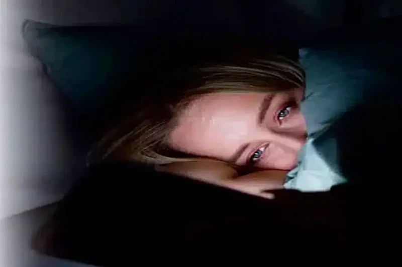 Adolescentes-duermen-mas-si-los-padres-limitan-el-uso-nocturno-del-celular-1068x712