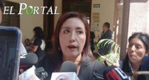 Taxistas protestan en el Congreso del Estado