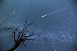 Lluvia de Estrellas Oriónidas 2025: Esta Noche Alcanza su Máximo Esplendor en México