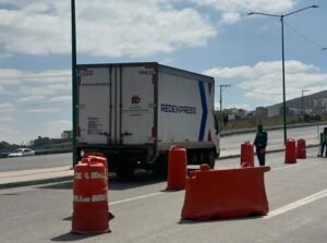 Por reparación de rejilla colapsada se anuncia cierre parcial en lateral de Circuito Potosí Sur y Prolongación Juárez