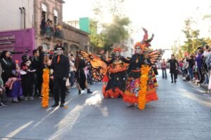 Color y Tradición en desfile monumental de “Xantolo en tu ciudad”