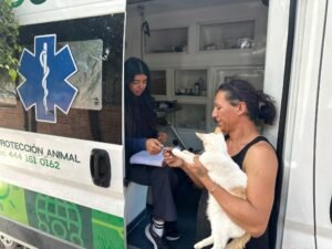 Ambudog recorre colonias de Soledad para promover el cuidado responsable de mascotas