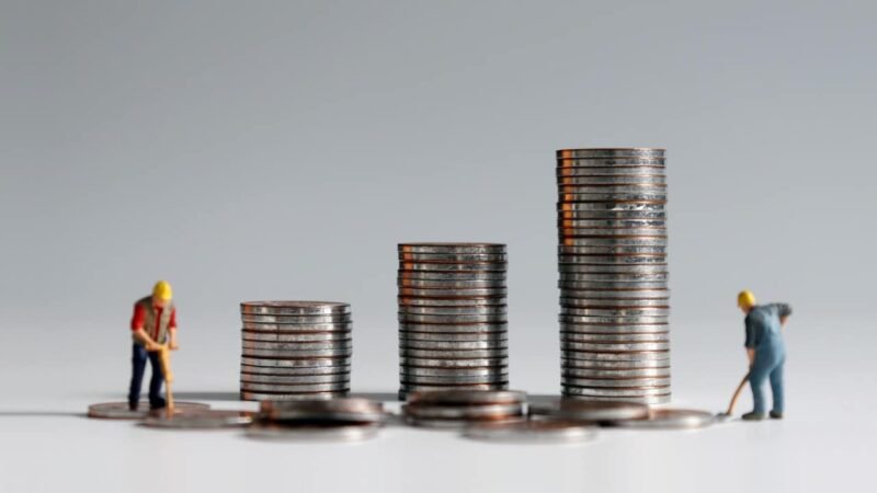 Senadores proponen incremento del 17% al salario mínimo para 2026 economía