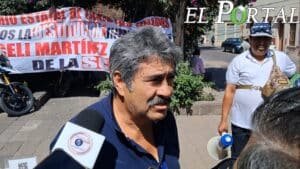 Gremio de Taxistas se manifiestan ante la SCT