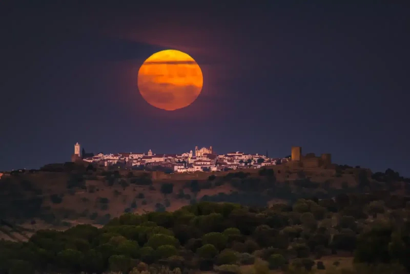Tres superlunas consecutivas iluminarán el cielo en 2025: cuándo ver y fotografiar este fenómeno poco común luna