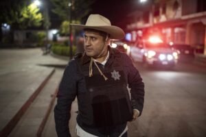 ¿Quién era Carlos Manzo, el alcalde de Uruapan, México, que pidió mayor seguridad para el municipio y fue asesinado?