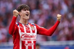 ‘Hormiga’ González llega a 11 goles y da victoria a Chivas vs. Pachuca