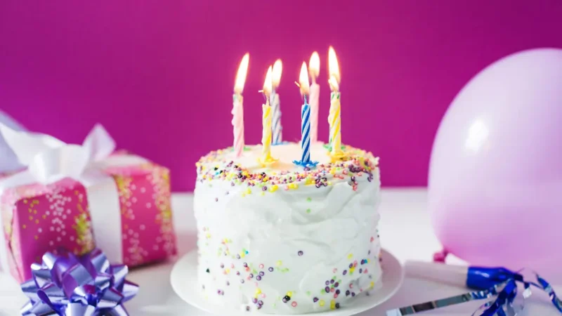 El misterioso origen de las velas de cumpleaños: una de las prácticas más antiguas del mundo pastel