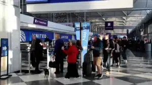 EU congela en 6% el recorte de vuelos a medida que el cierre gubernamental llega a su fin