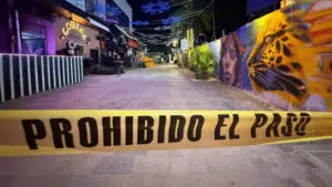 Ejecución en Playa del Carmen: muere mesero baleado en antro
