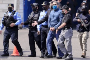 Los polémicos indultos de Trump: un centenar de narcotraficantes, corruptos y estafadores