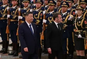 Macron pide a Xi Jinping pasos hacia un alto el fuego en Ucrania y un vínculo económico más equilibrado