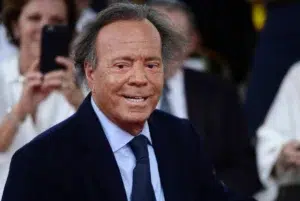 Julio Iglesias prepara defensa contra las acusaciones de abuso sexual
