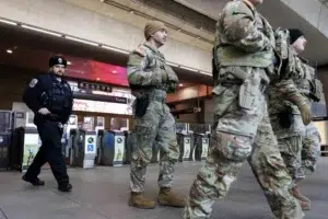 Trump dice que retirará a la Guardia Nacional de Chicago, Los Ángeles y Portland