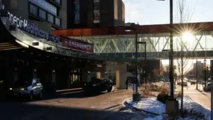 Migrante mexicano sufre fracturas de cráneo bajo custodia de ICE en Minneapolis