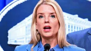 Pam Bondi y demócratas chocan por caso Epstein