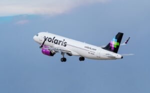 Volaris y aerolíneas en crisis en vuelos por violencia en el Pacífico mexicano