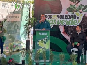 Alcalde Navarro arranca programa de reforestación en Hogares Populares Pavón