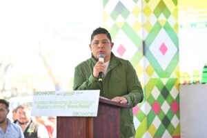 Reconocen al Gobernador Ricardo Gallardo Cardona obra del paso a desnivel Circuito Arena Potosí