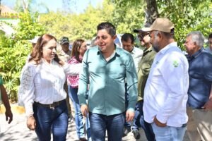 Ricardo Gallardo lleva más infraestructura vial y deportiva a Región Media