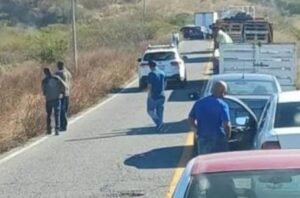 Atacan a balazos a Alcaldesa de Bacanora en la carretera Hermosillo–Mazatlán; su hijo muere en el lugar