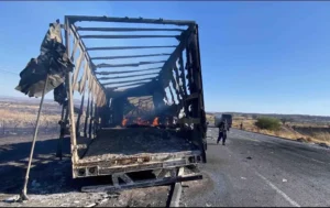 Bloqueos de carreteras en Jalisco persisten la mañana de este martes