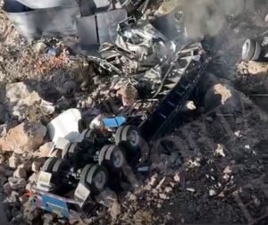 Cae tráiler del puente de San Marcos en el libramiento hacia Picacho