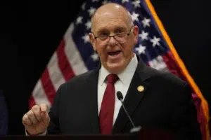 700 oficiales de inmigración abandonarán Minnesota de inmediato