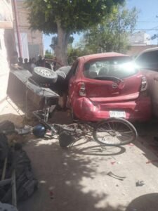 Fuerte choque en Zenón Fernández y Benigno Arriaga deja daños materiales