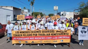 Mexicanos exigen justicia durante marchas por mineros secuestrados y asesinados en Sinaloa