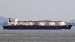 Un “barco fantasma” atraviesa el estrecho de Ormuz en una maniobra poco común